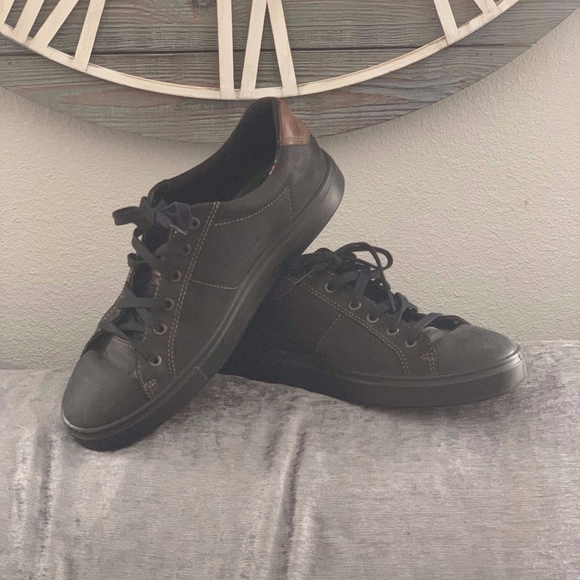 ecco athletic shoes
